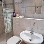 Appartement Charmante, Ruhige Erdgeschosswohnung Mit Balkon *