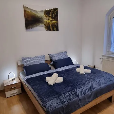 Charmante, Ruhige Erdgeschosswohnung Mit Balkon Apartamento