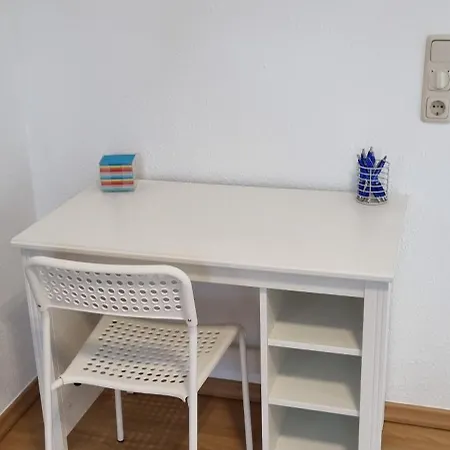 아파트 Charmante, Ruhige Erdgeschosswohnung Mit Balkon *