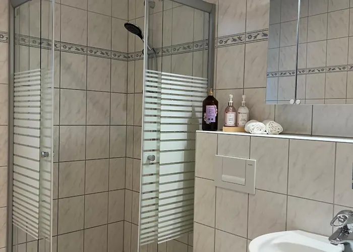 Charmante, Ruhige Erdgeschosswohnung Mit Balkon Апартаменты Люденшайд