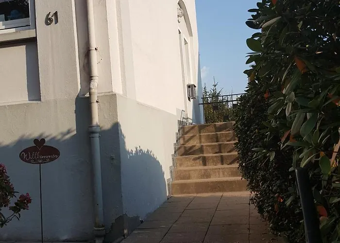 Charmante, Ruhige Erdgeschosswohnung Mit Balkon Апартаменты Люденшайд