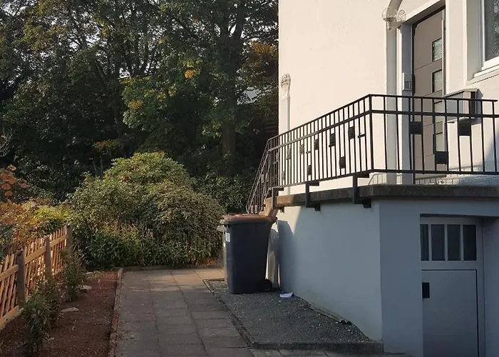 Charmante, Ruhige Erdgeschosswohnung Mit Balkon Lejlighed