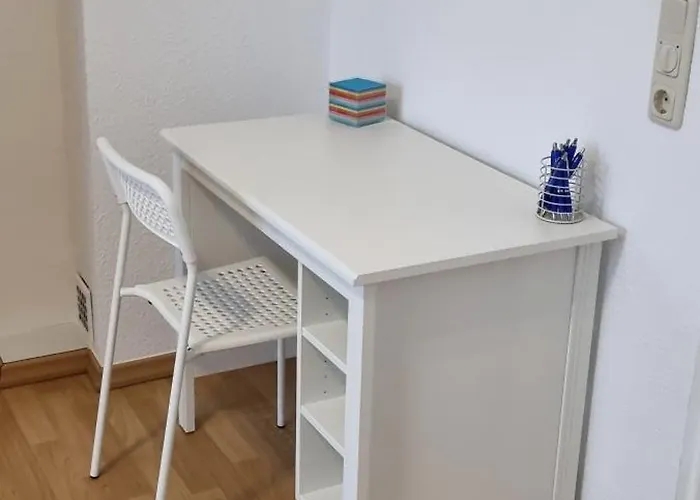 Charmante, Ruhige Erdgeschosswohnung Mit Balkon Люденшайд