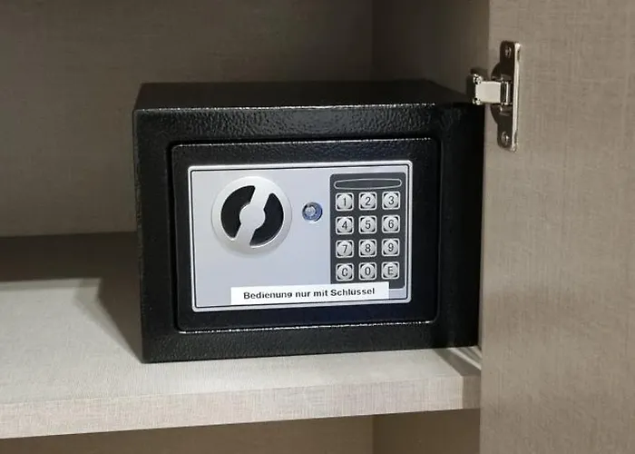 Charmante, Ruhige Erdgeschosswohnung Mit Balkon *